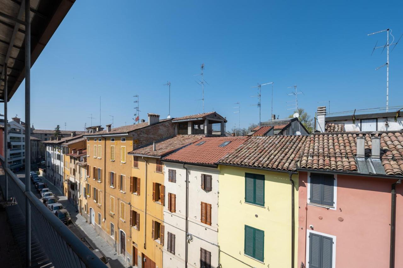 Oltretorrente Ampio Appartamento Con Balconi Parma Exterior foto