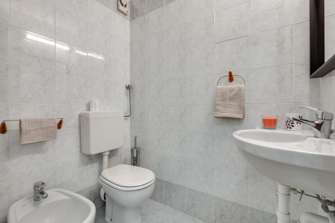 Oltretorrente Ampio Appartamento Con Balconi Parma Exterior foto